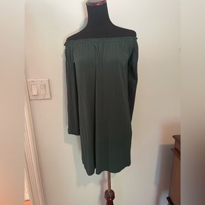 Forest green off the shoulder boho top, brand One Clothing, size small